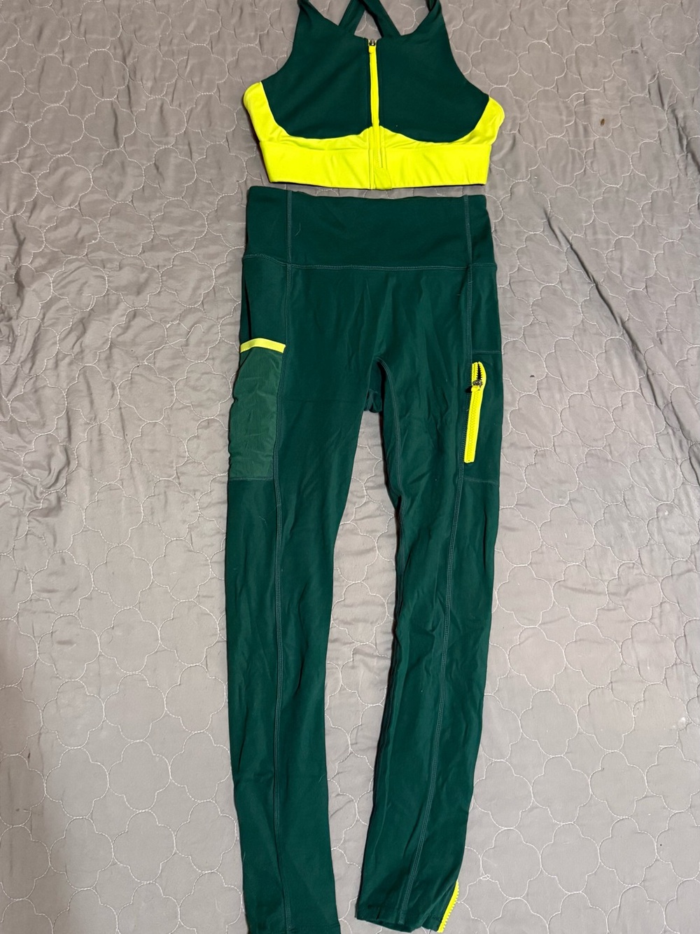 Fabletics Set Leggings and sports bra with Neon ZipDark Green/Neon Yellow